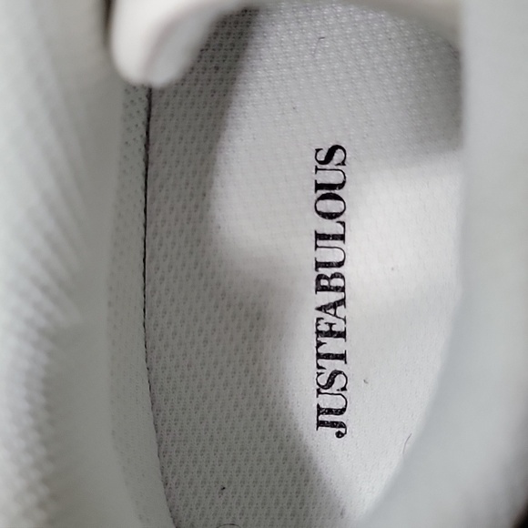 JustFabulous Size 10 White Sneakers Gently Used with Box. - Picture 3 of 6